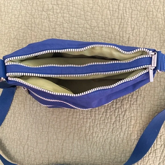 Baggallini 4 zipper crossbody purse - Picture 5 of 5